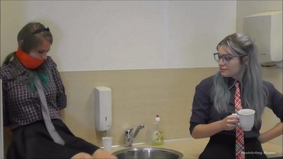 Mowonlara / so si oke ati awọn gagged / iyaafin ni ha